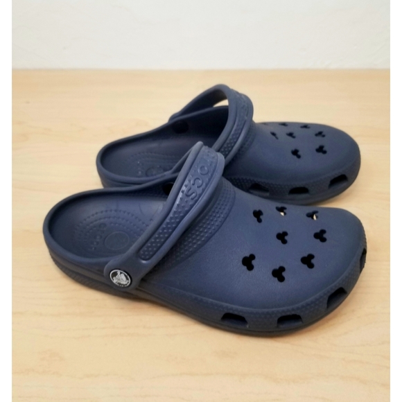 navy blue crocs size 6